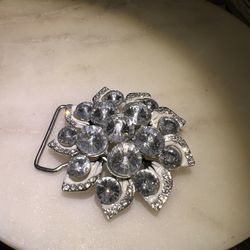 Pretty metal flower belt buckle, the rhinestones have scratches as shown in the pictures but still very pretty!