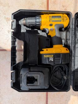 DeWalt 18V XRP Cordless Drill with battery, Charger and Case