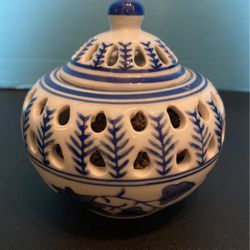 Blue And White Lidded Pot Pourri Ceramic Container