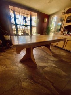 Southwest Table & chairs(x6)
