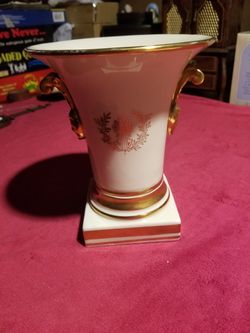 Porcelain Vase, Trophy Style