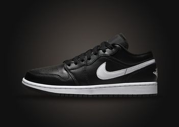 Air Jordan 1 low size 7.5 Men’s size 9 Women’s