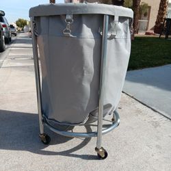 Rolling Laubdry Hamper 