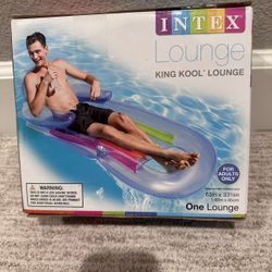 King pool lounge
