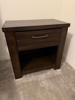 2 Night stands