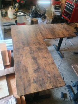 Electronic desk