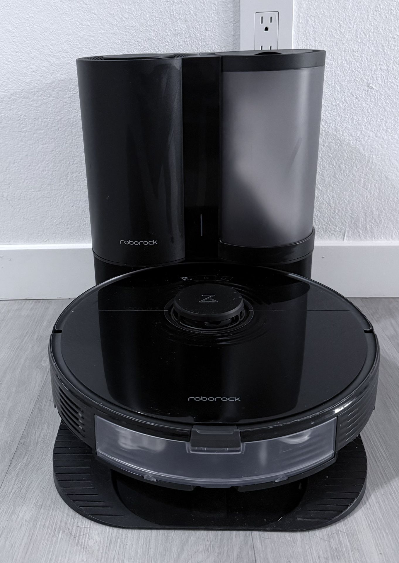 roborock S7+ Robot Vacuum and Sonic Mop with Self-Empty Dock, Stores up to 60-Days of Dust, Auto Lifting Mop, Ultrasonic Carpet Detection, 2500Pa Suct