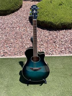 Yamaha APX600 acoustic/electric with hardshell case