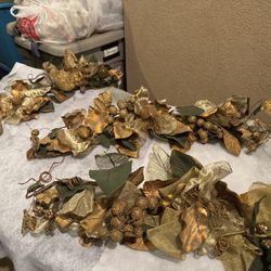 Magnolia With Grapes Christmas Garland 