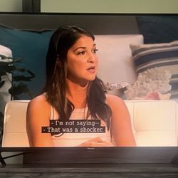 Hisense Roku TV  43” UHD 4K (R6 Series)