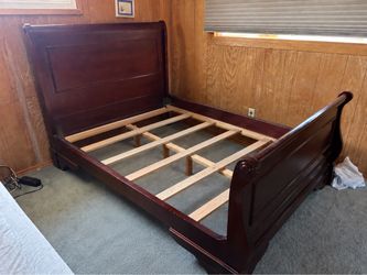 Beautiful sleigh bed double bed.  Very light wear.   Gotta see to believe!