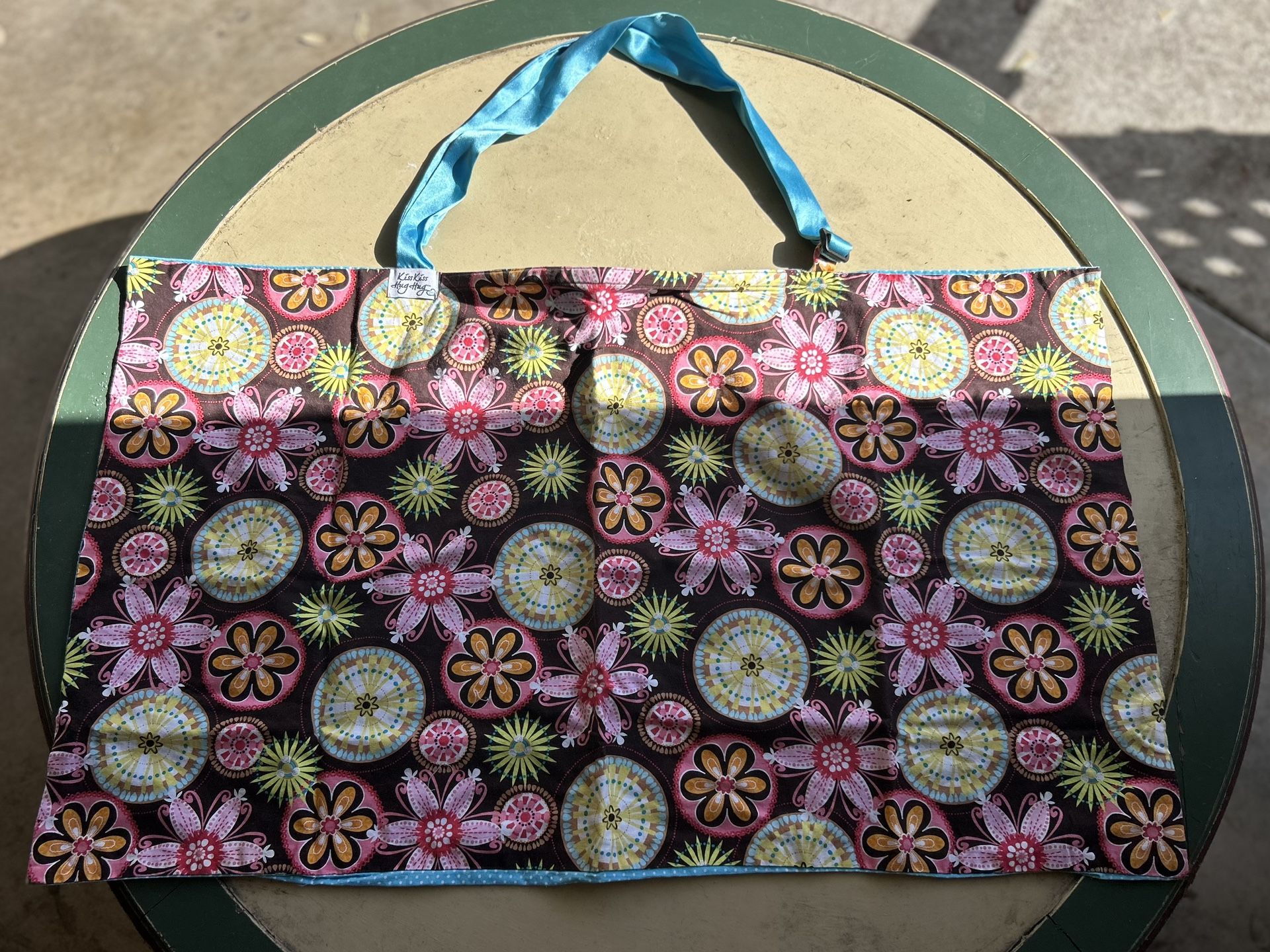 Reversible nursing cover Kiss Kiss Hug Hug