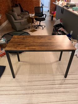 Wood laminate desk table