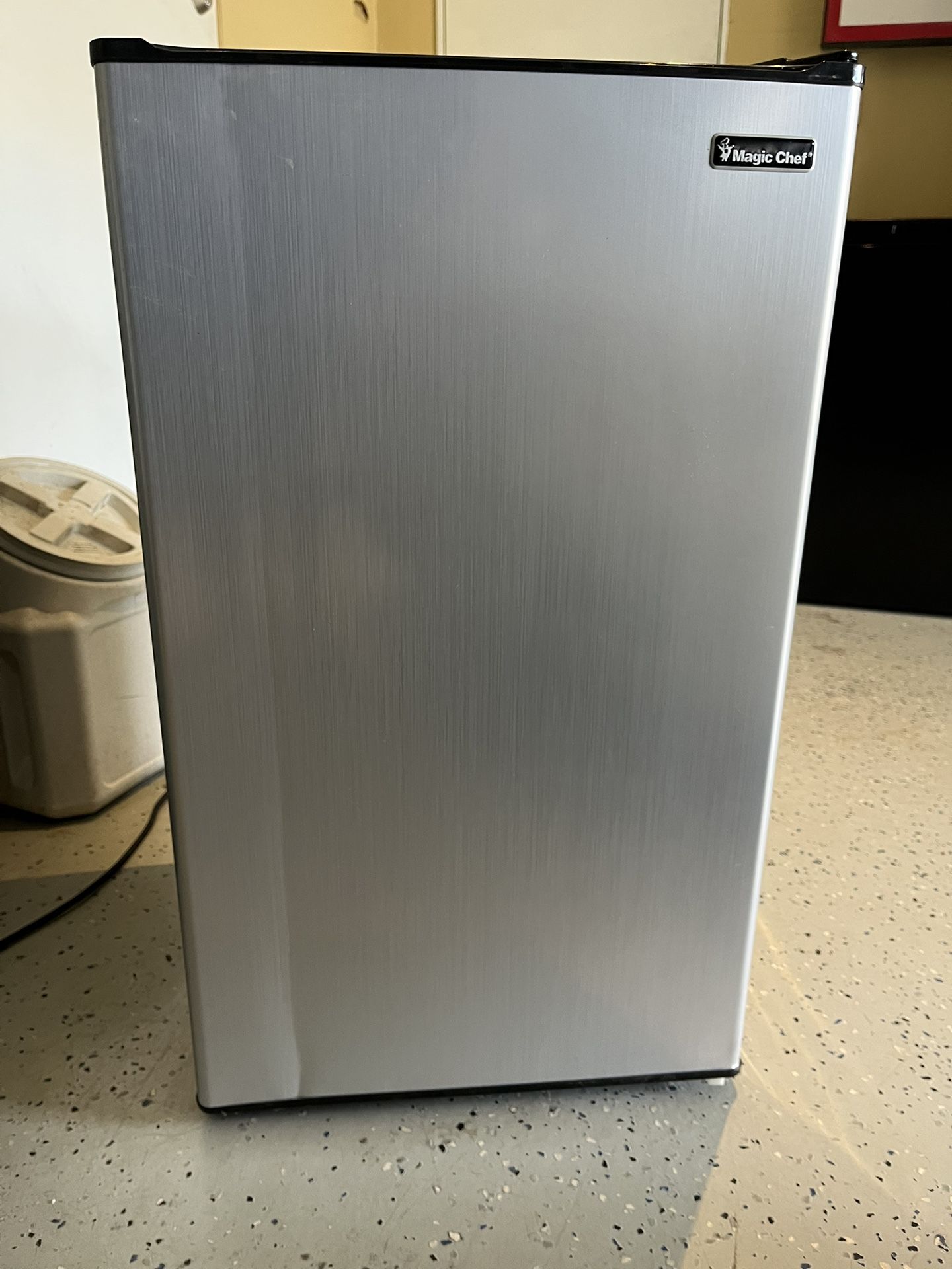 3.3 Cu Ft Magic Chef Refrigerator $80