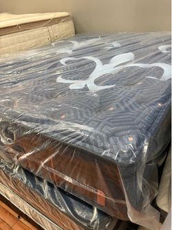 MATTRESS 4️⃣ SALE BRAND NEW TWIN SiZE $100 FULL SIZE MATTRESS $140 QUEEN SIZE $180 KING SIZE $299 LOCATION 303 POCASSET AVE PROVIDENCE RI