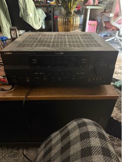 Yamaha Receiver with two standing speakers