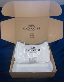 WHITE COACH BAG!!! (BRAND NEW) LOCATED IN HOUSTON TX!!📍