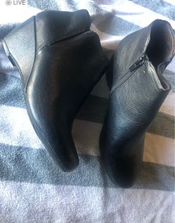 Woman boots size 8