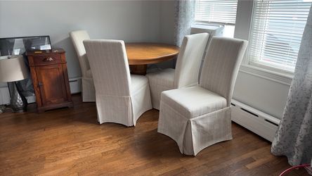 Round Oak Dining Table with 4 Slipcovered Chairs