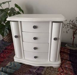 Jewelry box