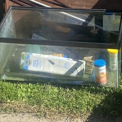 Huge Fish Tank In Excellent Condition   36"L x 18"W x 16"H