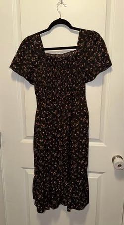 Women’s black with flowers smocked midi dress size large