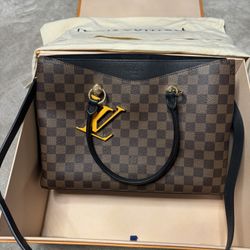 Louis Vuitton Purse And Wallet Set! 