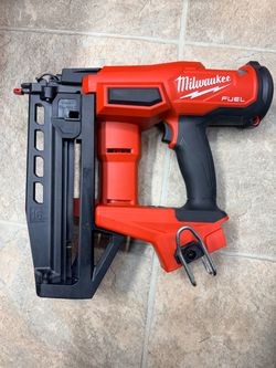 Milwaukee M18 FUEL 16-Gauge Finish Nailer