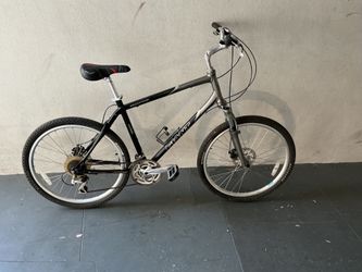 BICYCLE GIANT 21 SPEED SIZE 26 BRAND NEW