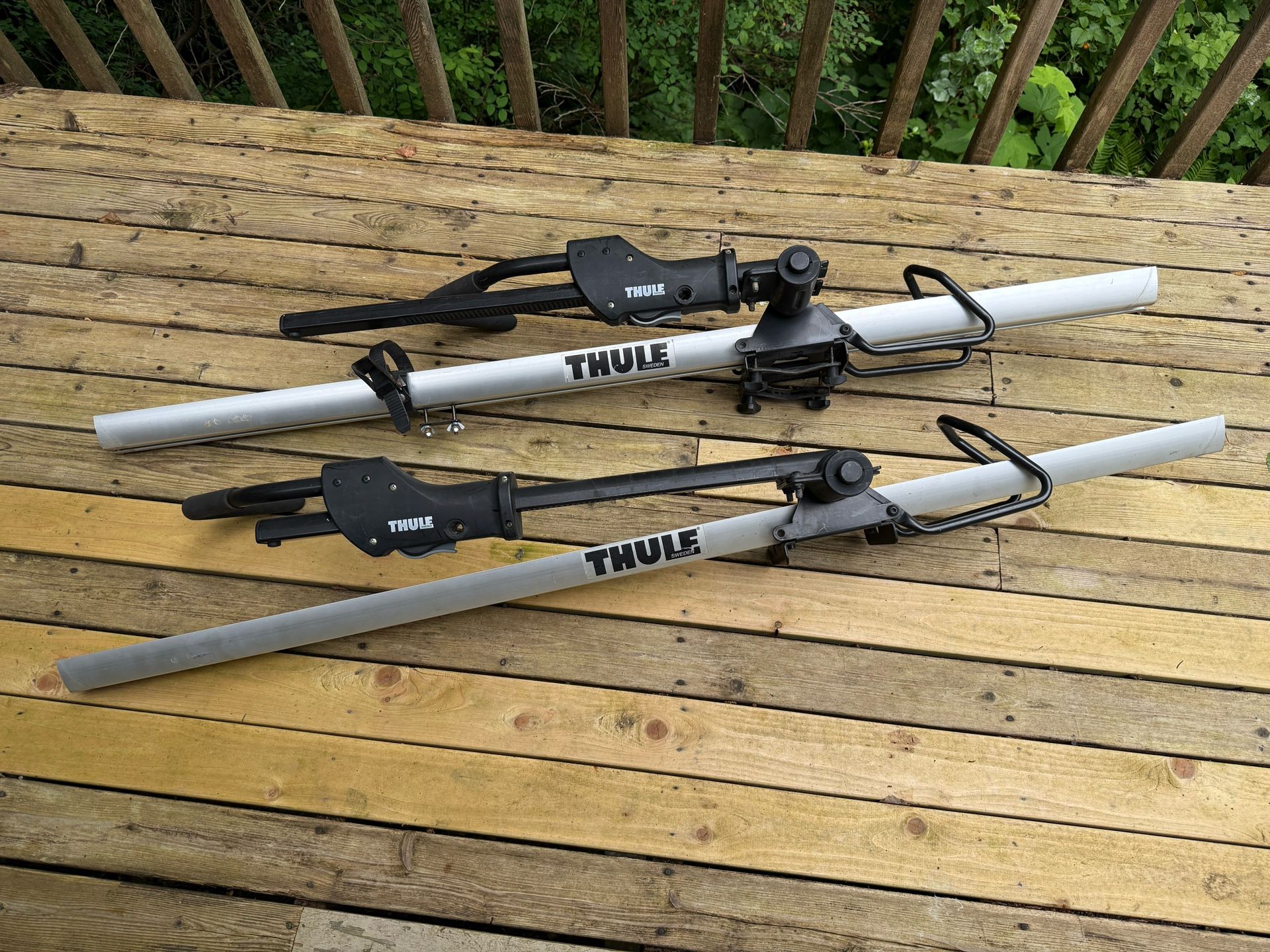 2 Thule Bike Roof Racks 594xt