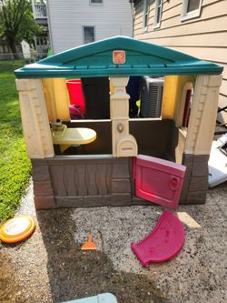 Kids play house