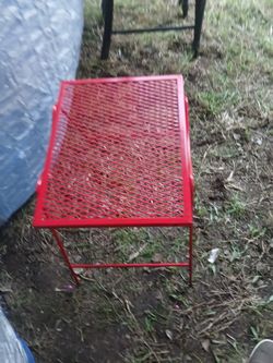 PATIIO TABLE $5