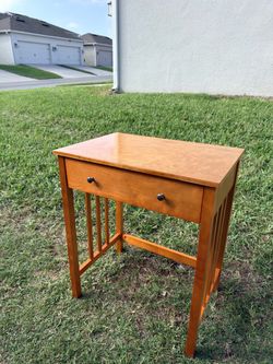 Compact Wooden Student Desk / Writing Table with Pull-Out Keyboard Tray (26"x18"x30.5")