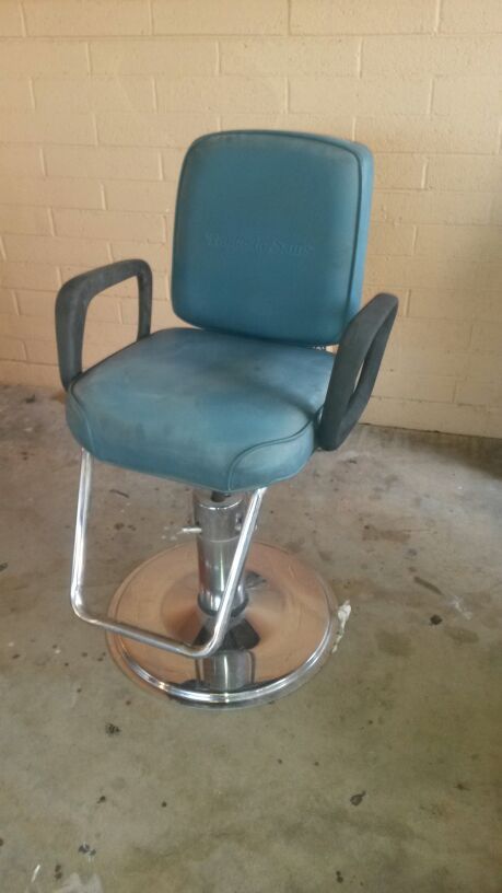 Fantastic Sams barber chair