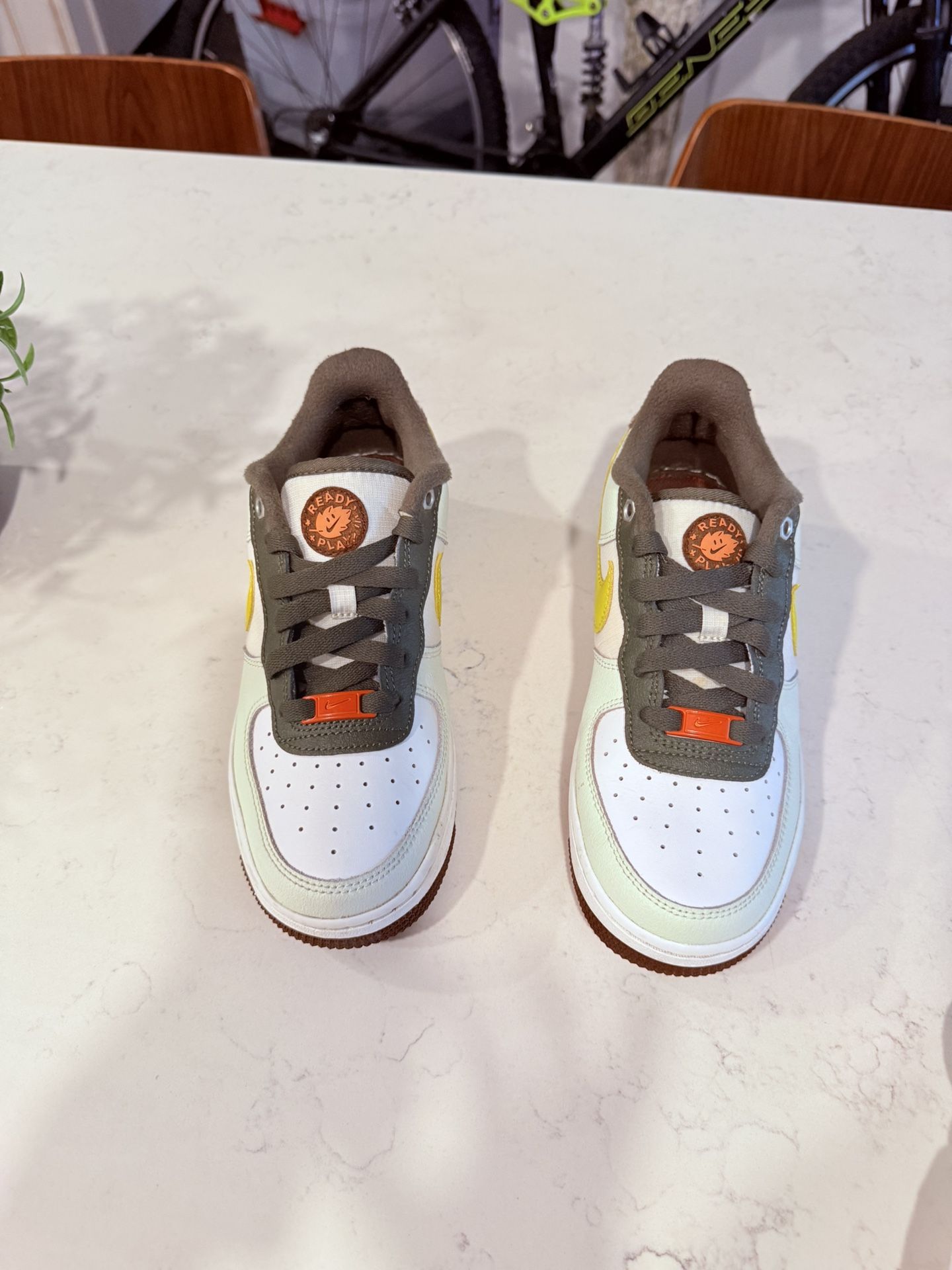 NIKE