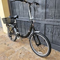 The Schwinn Loop Adult Folding Bike