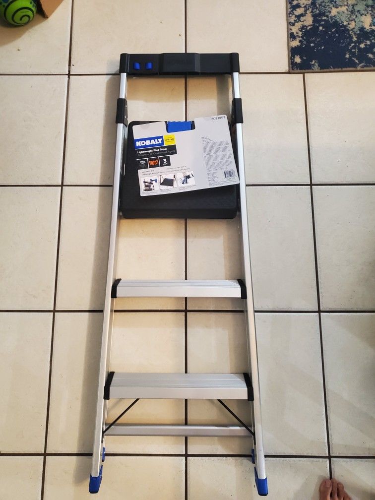Kobalt Lightweight Step Stool Ladder, 3 Step. New.