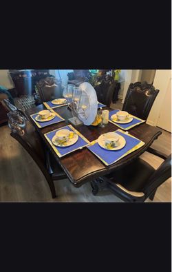 Dinning room table