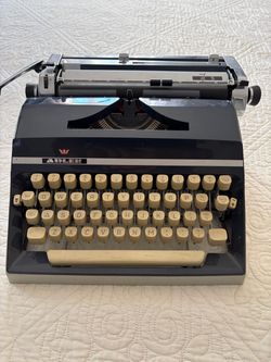 Adler Typewriter J5