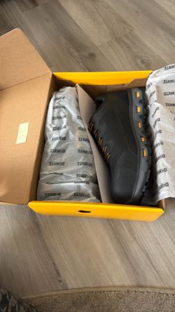 Dewalt steel toe shoes