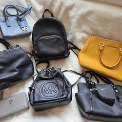 Lot of Michael Kors bags. Excellent condition!
