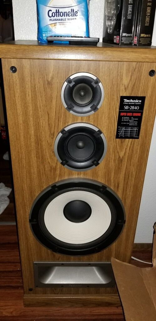 Technique speakers w/amplifier and turntable