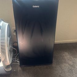 Galanz Mini Fridge 