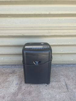 AMAZON BASICS 12 SHEET PAPER SHREDDER [CASH ONLY]