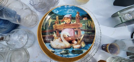 Hummel China Collection With Gold Inlay