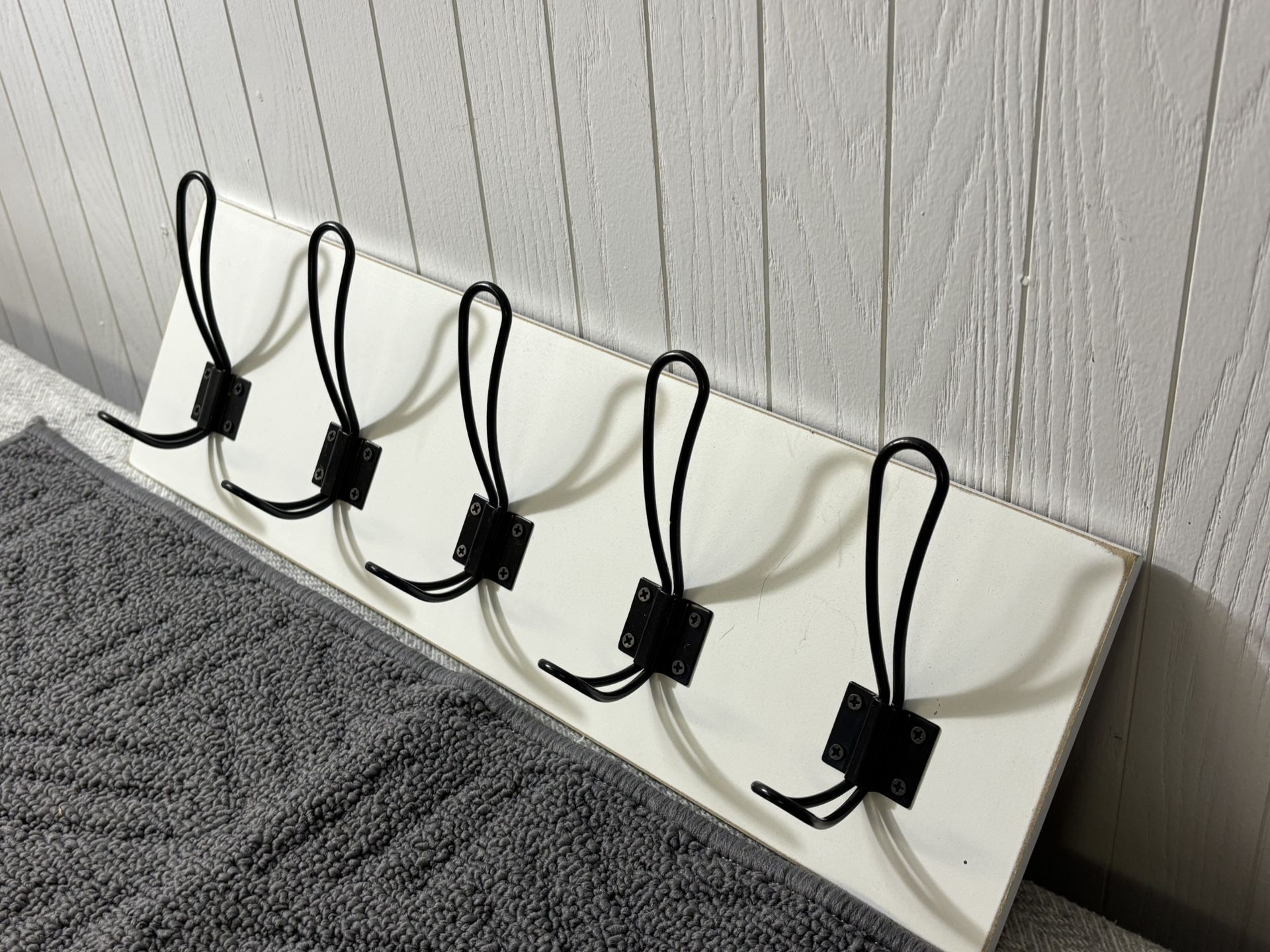 5-Hook White & Black Wall Hooks Rack