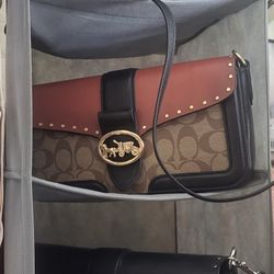 Coach https://offerup.com/redirect/?o=UHVyc2UubmV3