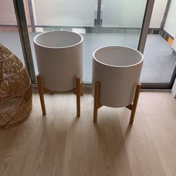 Plant Pot With Stands