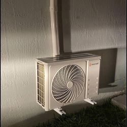 Mini Split (Air Conditioner)
