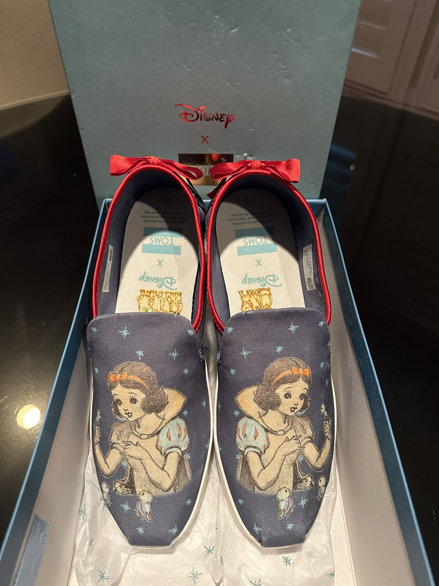 TOMS Disney Limited Edition SNOW WHITE Alpargata Slip On Shoes